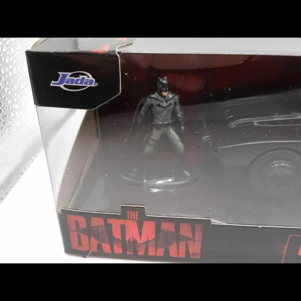 The Batman and Batmobile - DC Comics - Batmobile 1/32 Scale
